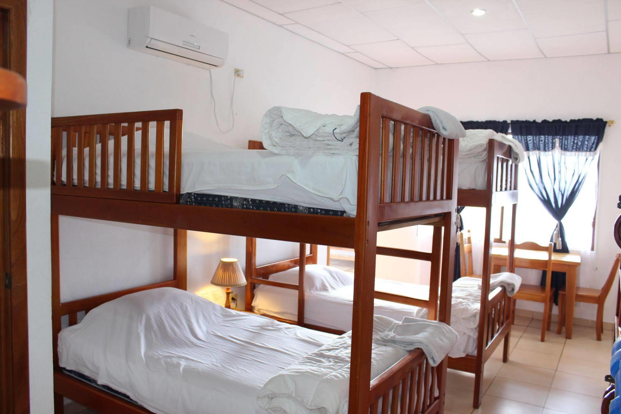 Galapagos Best Hostel Puerto Ayora  Zewnętrze zdjęcie