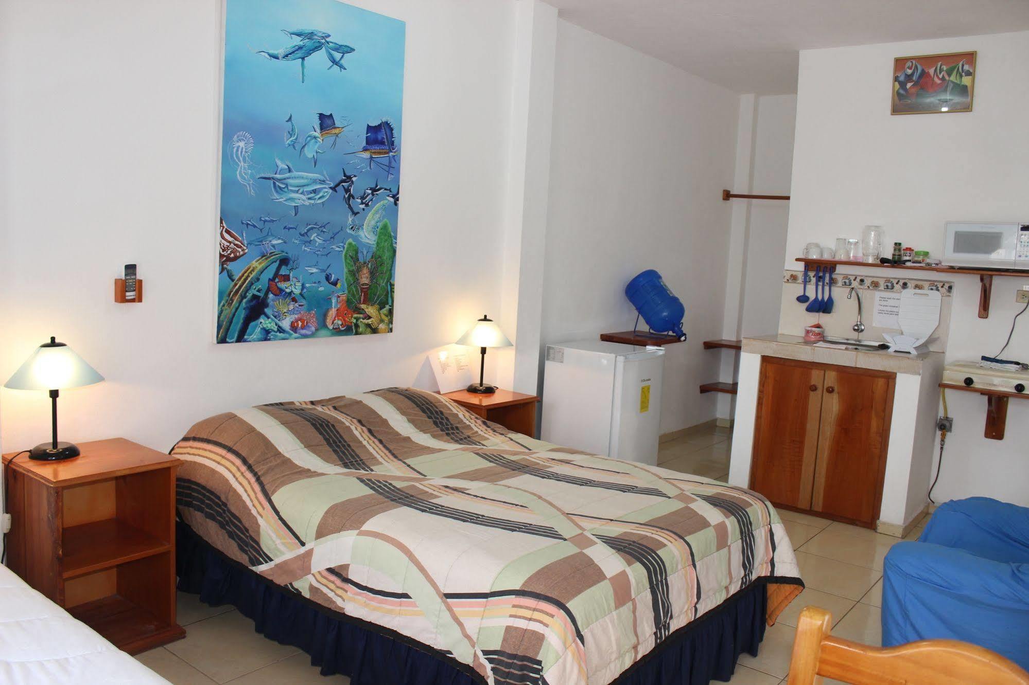 Galapagos Best Hostel Puerto Ayora  Zewnętrze zdjęcie