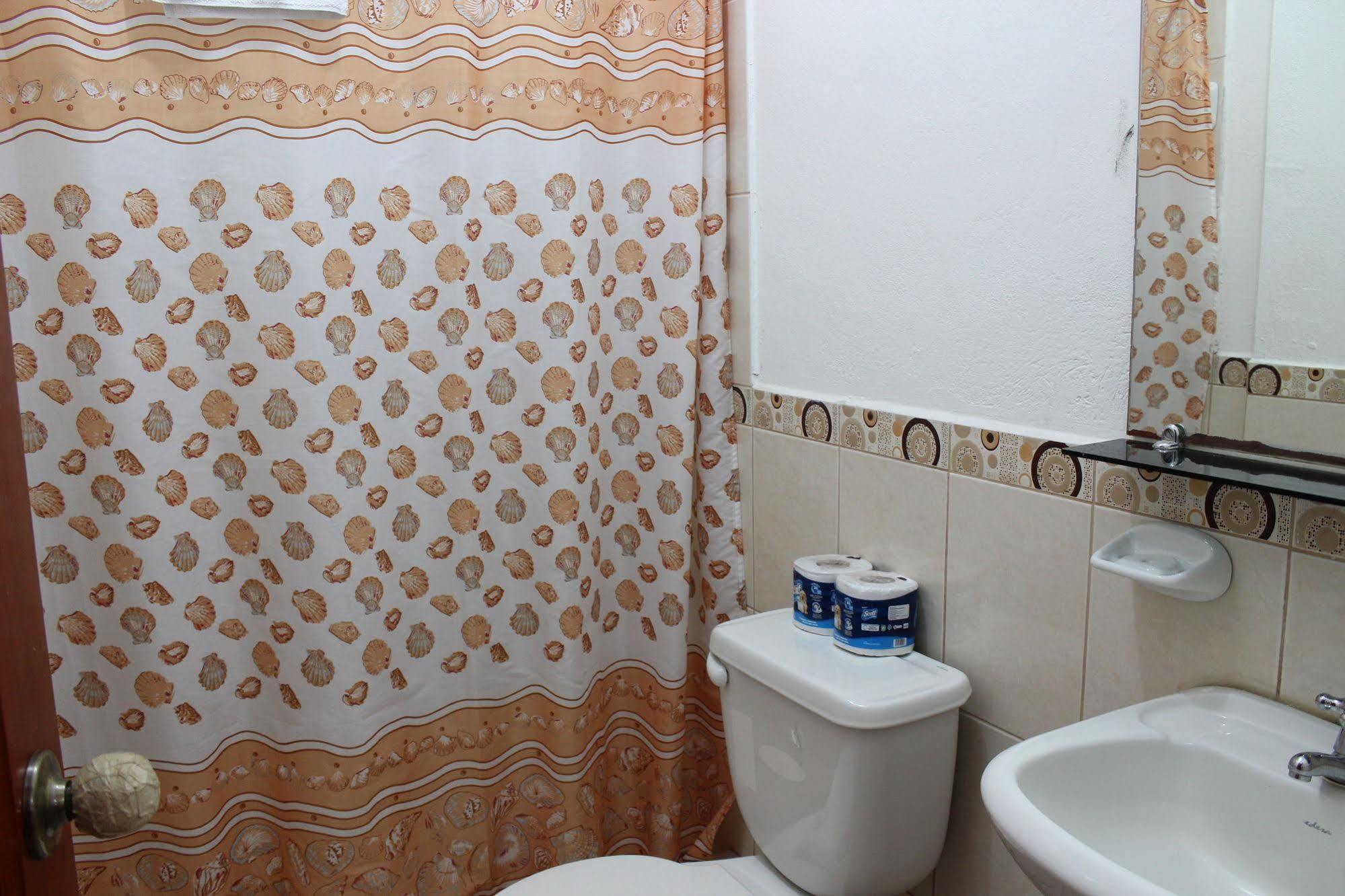Galapagos Best Hostel Puerto Ayora  Zewnętrze zdjęcie