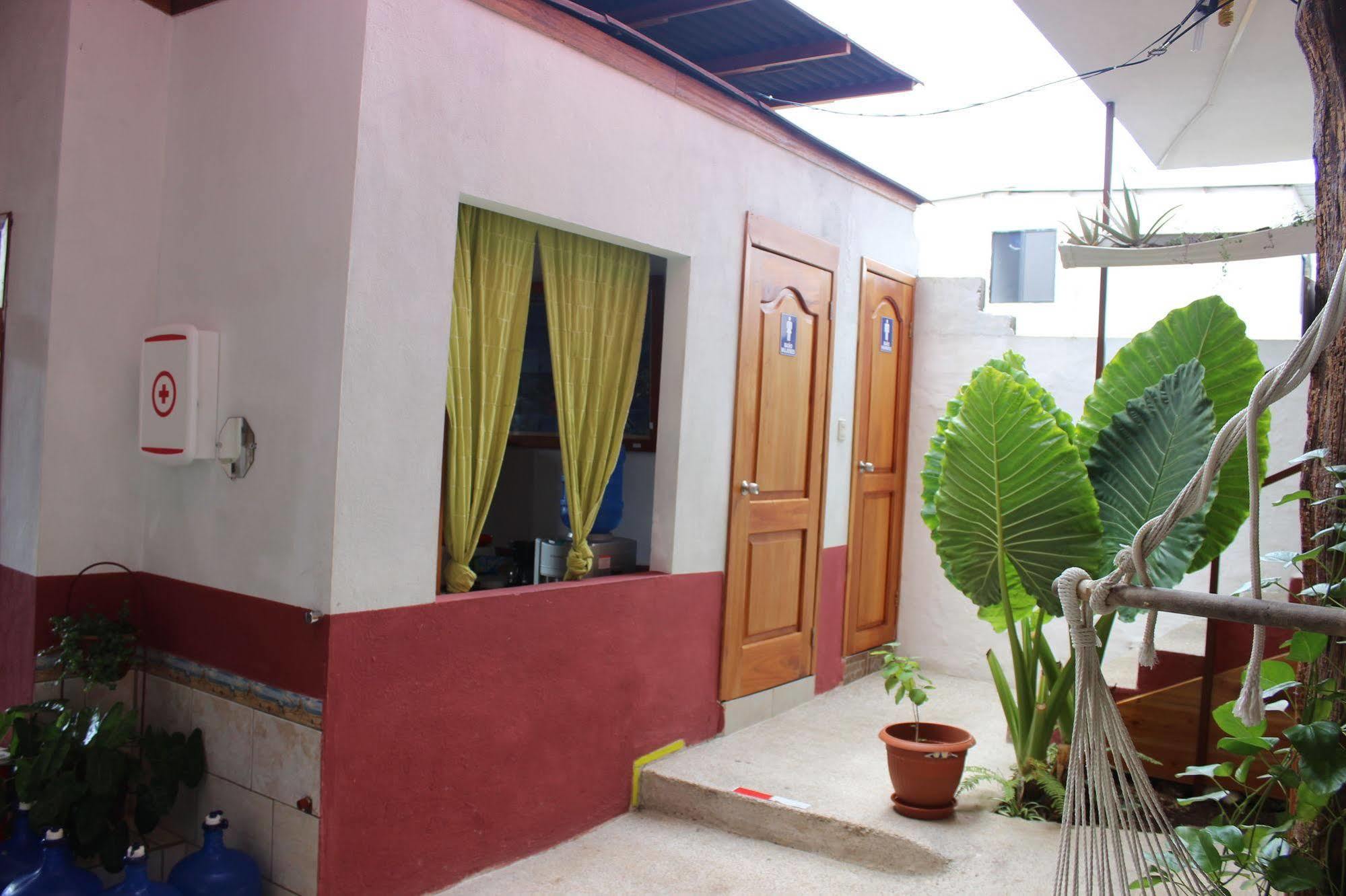 Galapagos Best Hostel Puerto Ayora  Zewnętrze zdjęcie