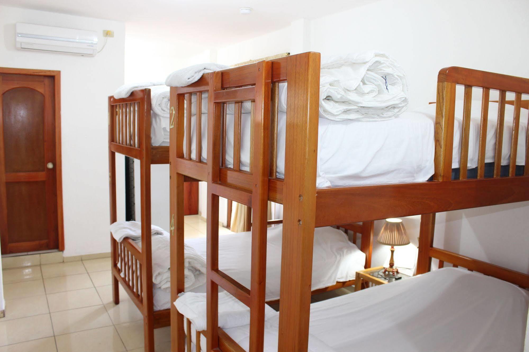 Galapagos Best Hostel Puerto Ayora  Zewnętrze zdjęcie