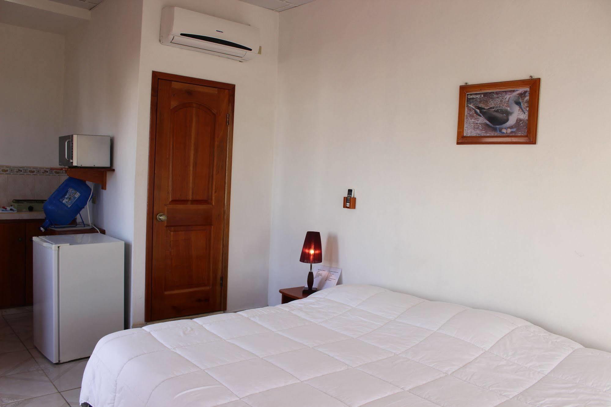 Galapagos Best Hostel Puerto Ayora  Zewnętrze zdjęcie
