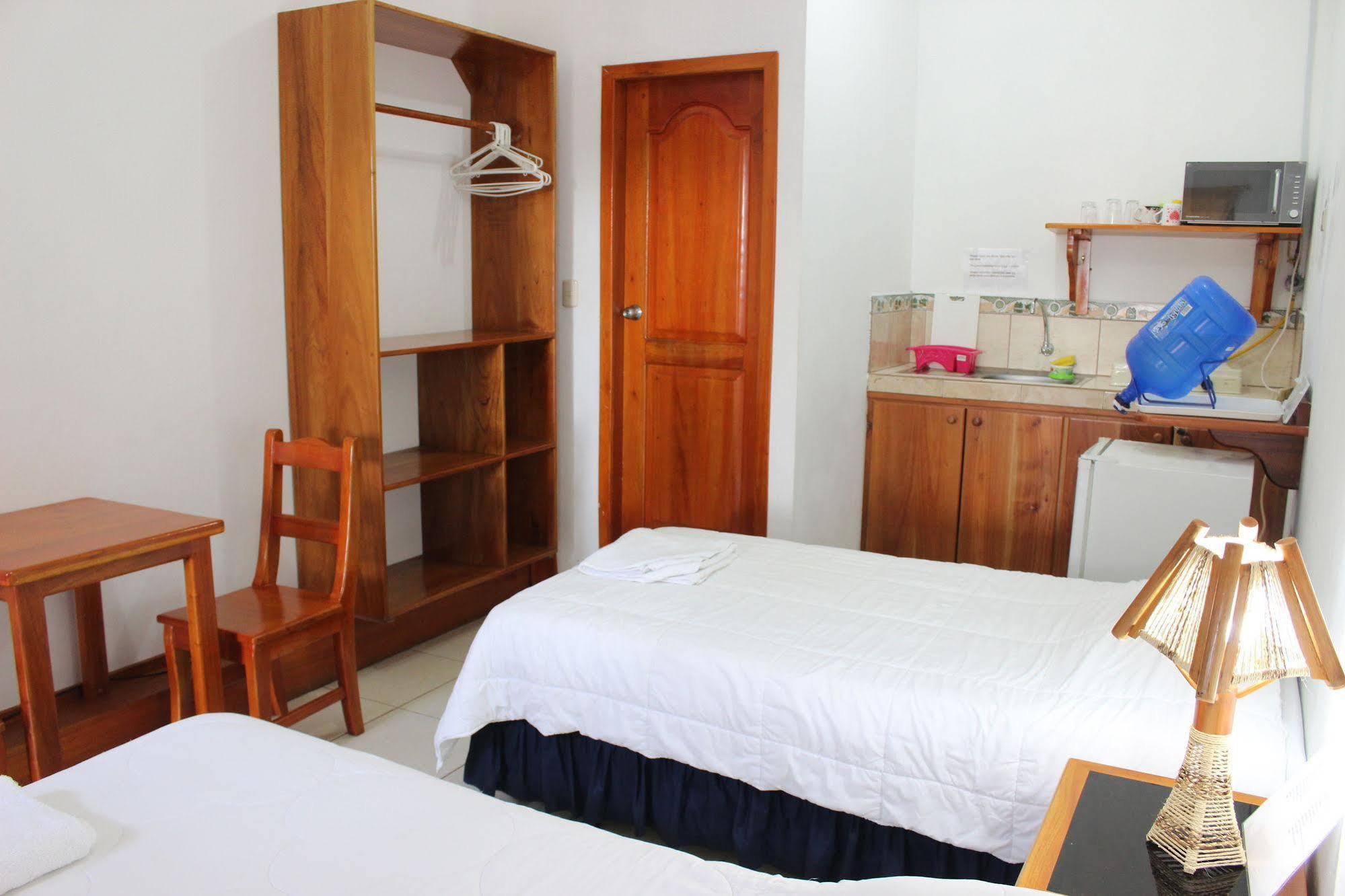 Galapagos Best Hostel Puerto Ayora  Zewnętrze zdjęcie